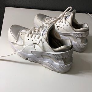 White Nike Huarache